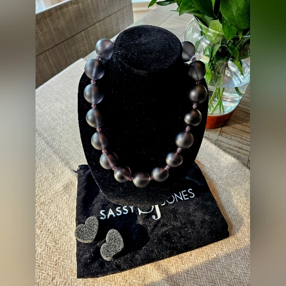 Sassy Jones Black Dina Necklace - Picture 1 of 3
